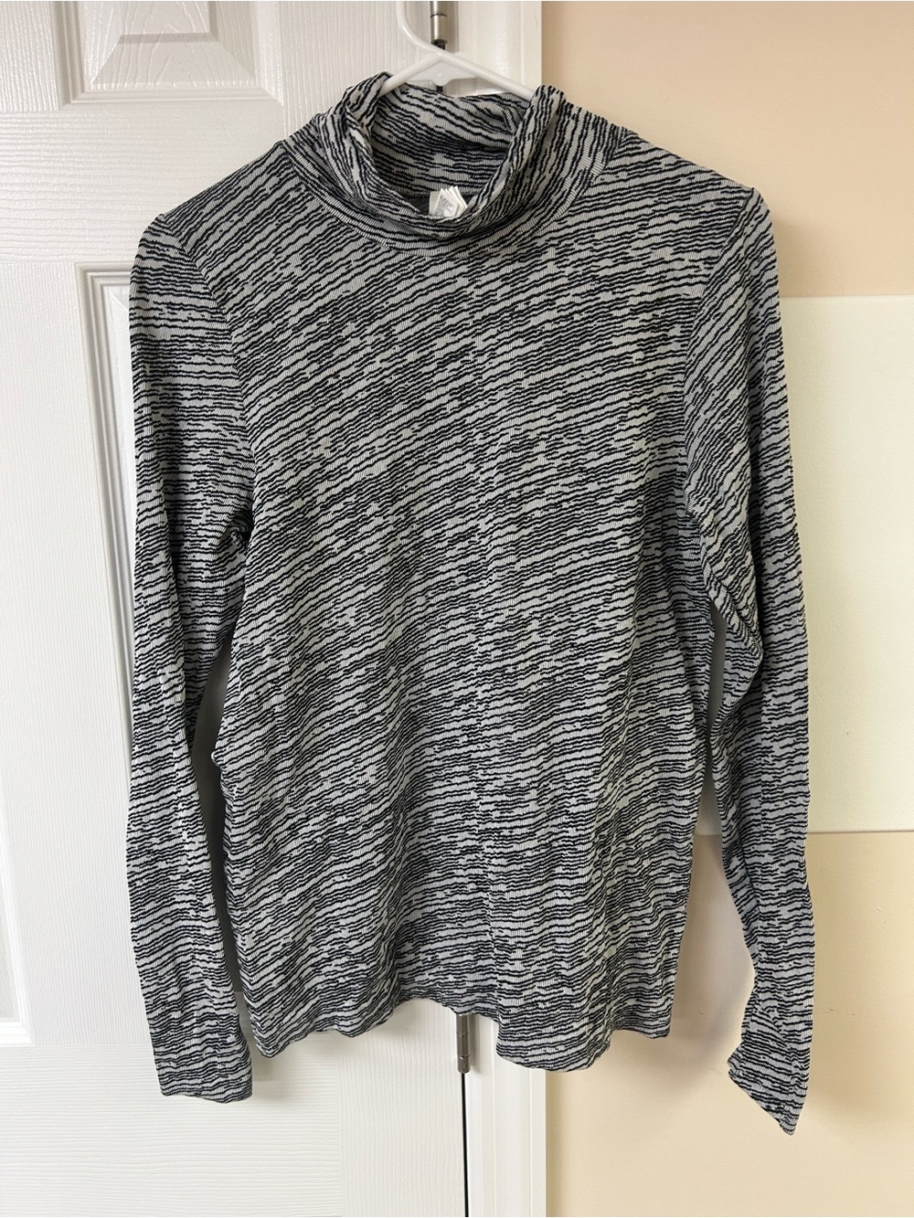 Athleta Flurry Blizzard Seamless Turtleneck Wren Black